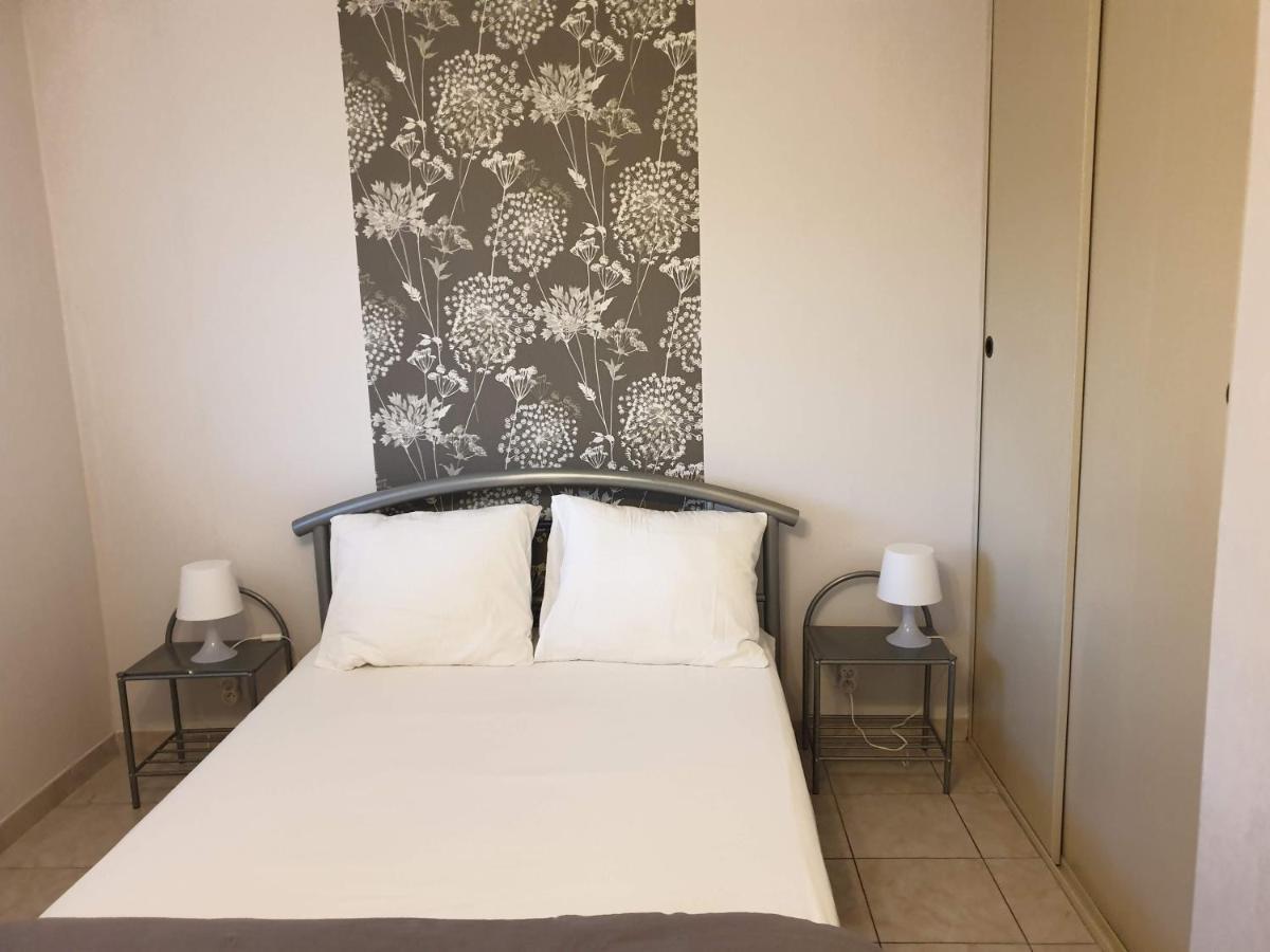 T2, Piscine, Parking, Plages A 200m