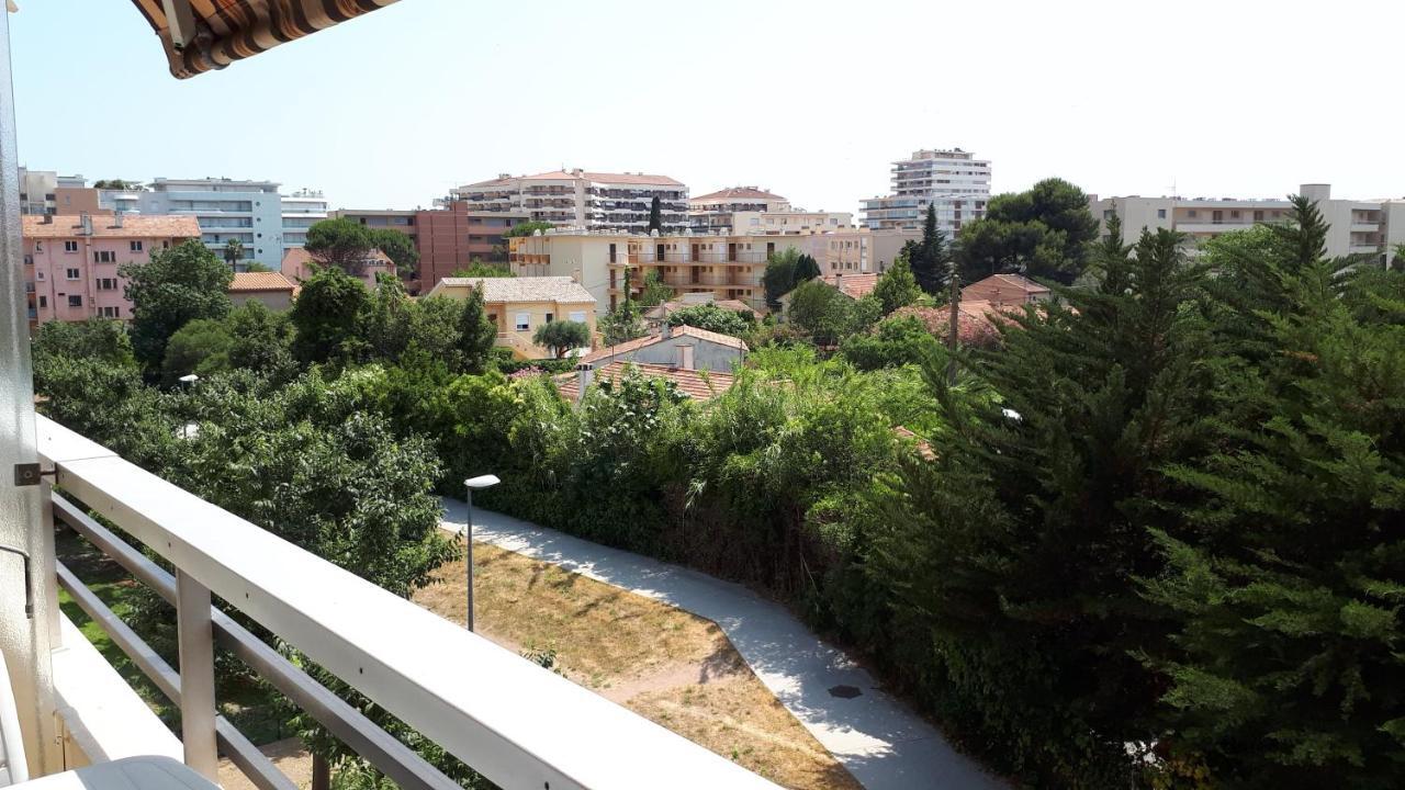 Apartment T2, Piscine, Parking, Plages A 200m Fréjus