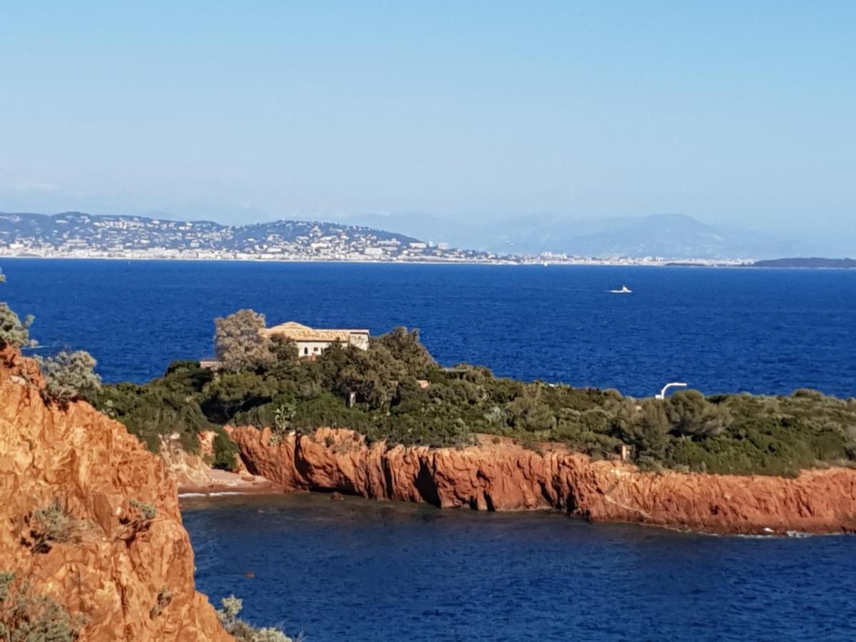 T2, Piscine, Parking, Plages à 200m Appartement