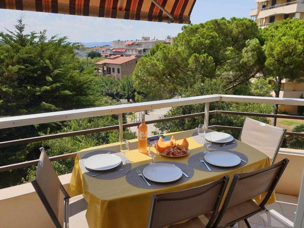 T2, Piscine, Parking, Plages à 200m *