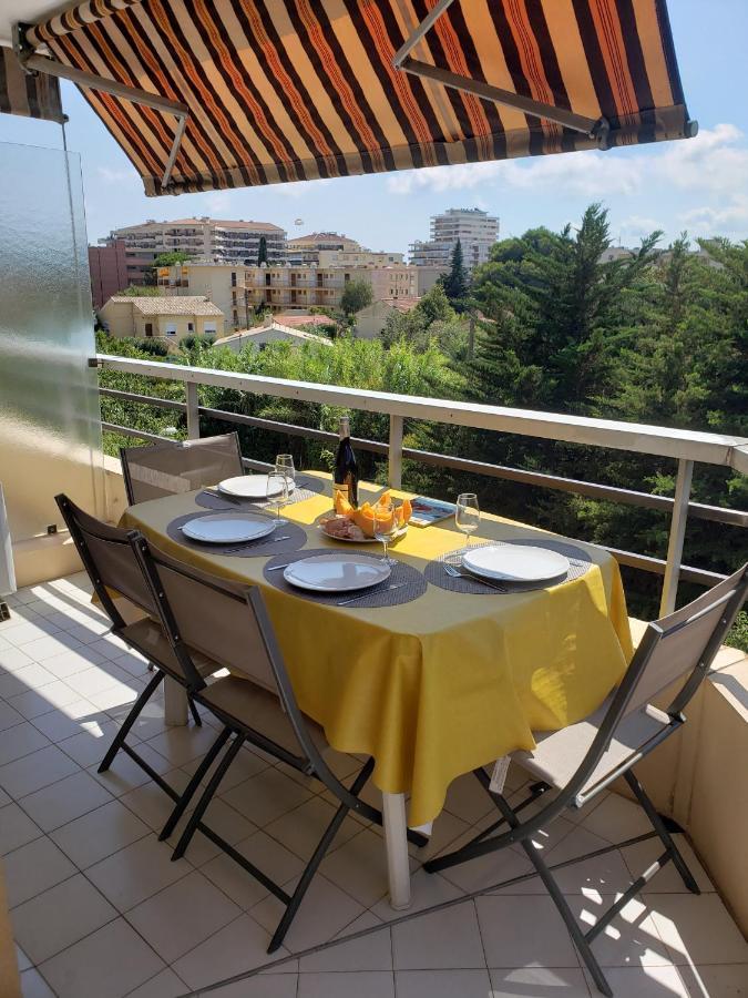 T2, Piscine, Parking, Plages à 200m Fréjus